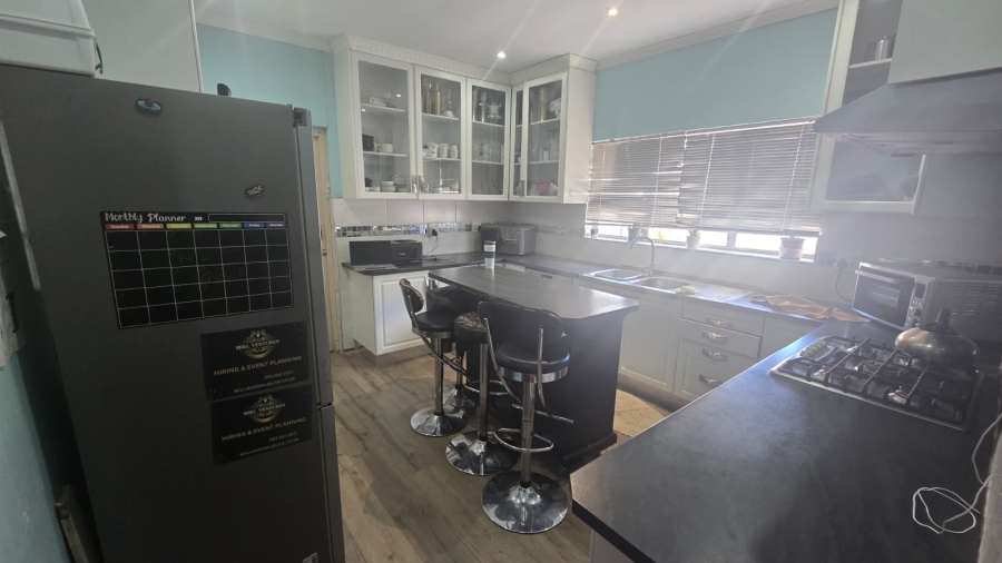 4 Bedroom Property for Sale in Avondale Western Cape